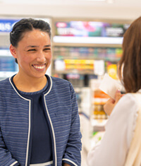 免税店スタッフ仕事風景